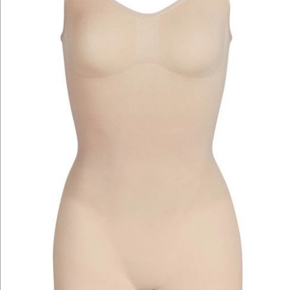 SKIMS S/M Sculpting Bodysuit Mid Thigh W Open Gusset Mica